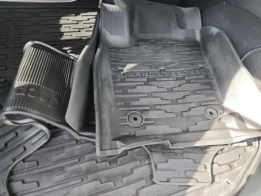 2012 Jeep Grand Cherokee 4WD 4dr Laredo Altitude, available for sale in Islip, New York | L.I. Auto Gallery. Islip, New York 2012 Jeep Grand Cherokee 4WD 4dr Laredo Altitude, available for sale in Islip, New York | L.I. Auto Gallery. Islip, New York