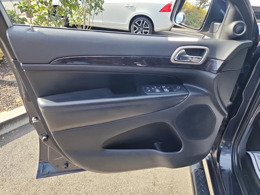 2012 Jeep Grand Cherokee 4WD 4dr Laredo Altitude, available for sale in Islip, New York | L.I. Auto Gallery. Islip, New York 2012 Jeep Grand Cherokee 4WD 4dr Laredo Altitude, available for sale in Islip, New York | L.I. Auto Gallery. Islip, New York