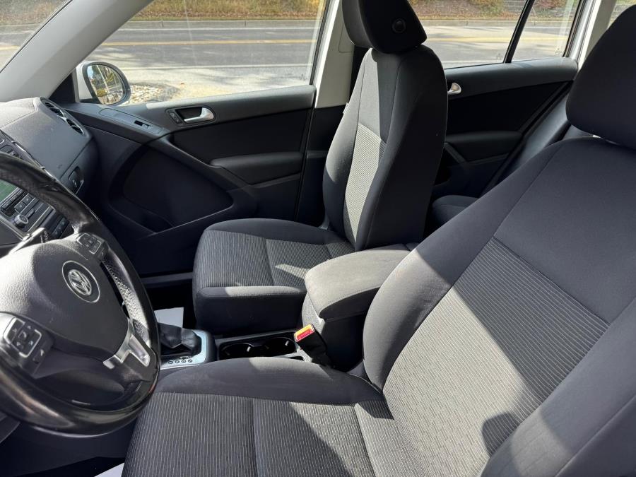 2013 Volkswagen Tiguan 4WD 4dr Auto SE w/Sunroof & Nav *Ltd Avail*, available for sale in Bloomingdale, New Jersey | Bloomingdale Auto Group. Bloomingdale, New Jersey 2013 Volkswagen Tiguan 4WD 4dr Auto SE w/Sunroof & Nav *Ltd Avail*, available for sale in Bloomingdale, New Jersey | Bloomingdale Auto Group. Bloomingdale, New Jersey