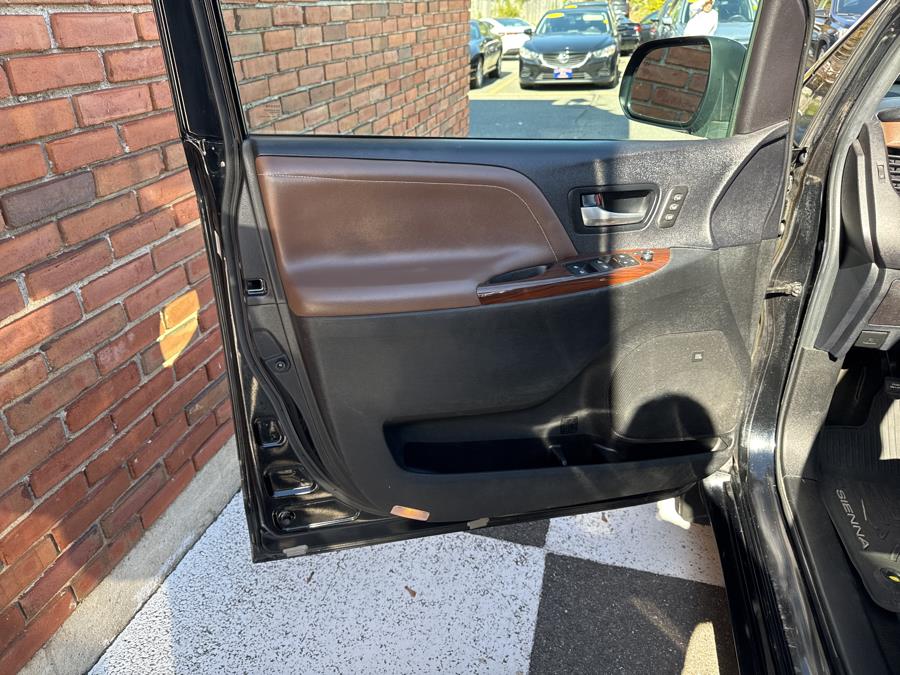 2017 Toyota Sienna Limited Premium FWD 7-Passenger, available for sale in Waterbury, Connecticut | National Auto Brokers, Inc.. Waterbury, Connecticut 2017 Toyota Sienna Limited Premium FWD 7-Passenger, available for sale in Waterbury, Connecticut | National Auto Brokers, Inc.. Waterbury, Connecticut
