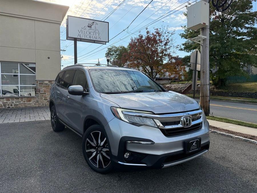 2019 Honda Pilot Elite's photo