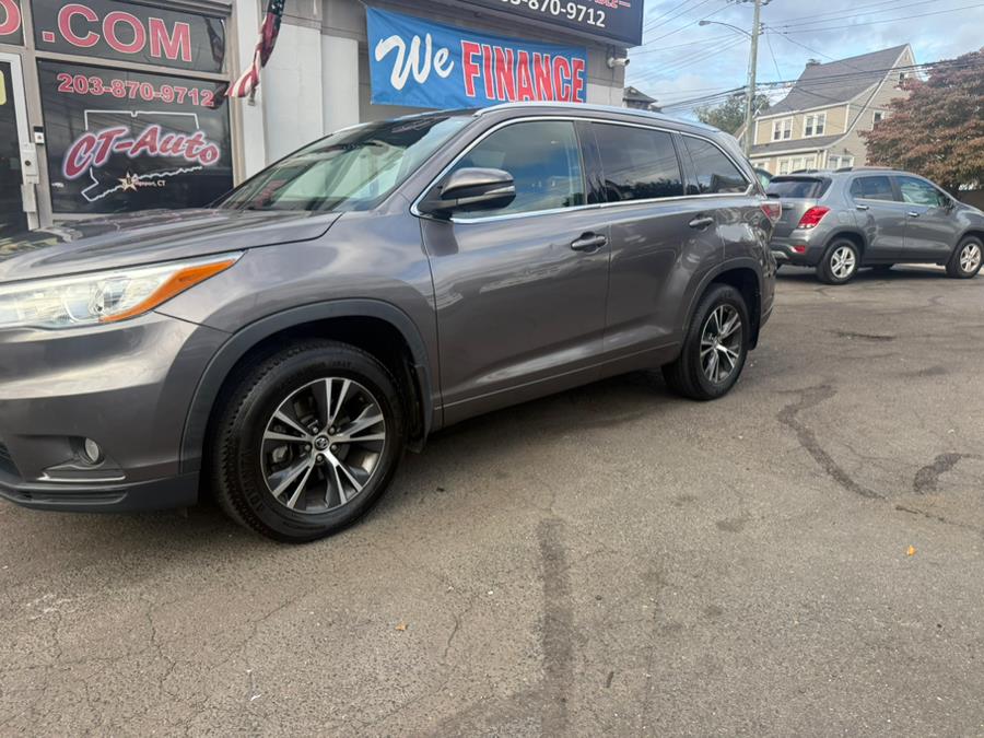 2016 Toyota Highlander XLE photo 2