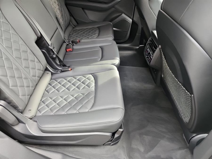 2025 Audi SQ7 Premium Plus 4.0 TFSI quattro, available for sale in Islip, New York | L.I. Auto Gallery. Islip, New York 2025 Audi SQ7 Premium Plus 4.0 TFSI quattro, available for sale in Islip, New York | L.I. Auto Gallery. Islip, New York
