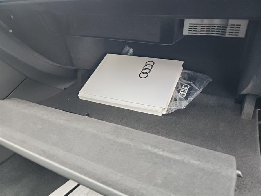 2025 Audi SQ7 Premium Plus 4.0 TFSI quattro, available for sale in Islip, New York | L.I. Auto Gallery. Islip, New York 2025 Audi SQ7 Premium Plus 4.0 TFSI quattro, available for sale in Islip, New York | L.I. Auto Gallery. Islip, New York