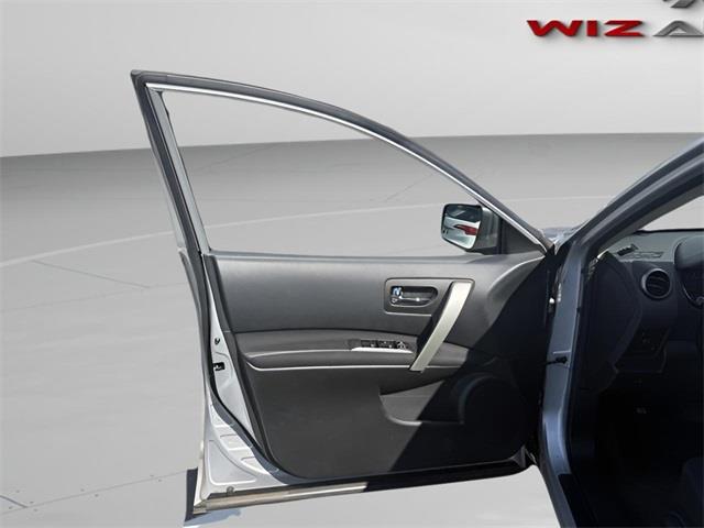2015 Nissan Rogue Select S, available for sale in Stratford, Connecticut | Wiz Leasing Inc. Stratford, Connecticut 2015 Nissan Rogue Select S, available for sale in Stratford, Connecticut | Wiz Leasing Inc. Stratford, Connecticut