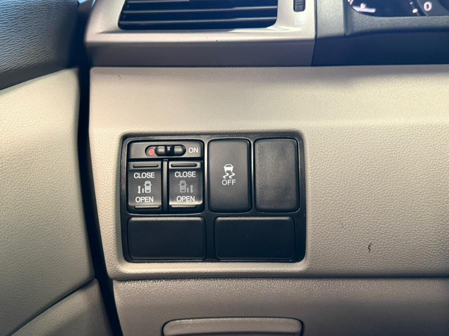 2016 Honda Odyssey 5dr SE, available for sale in Inwood, New York | 5 Towns Drive. Inwood, New York 2016 Honda Odyssey 5dr SE, available for sale in Inwood, New York | 5 Towns Drive. Inwood, New York
