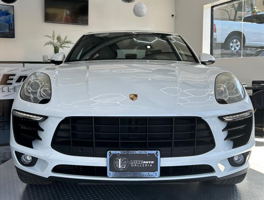Used 2015 Porsche Macan in Jersey City, New Jersey | Luxe Auto Galleria. Jersey City, New Jersey