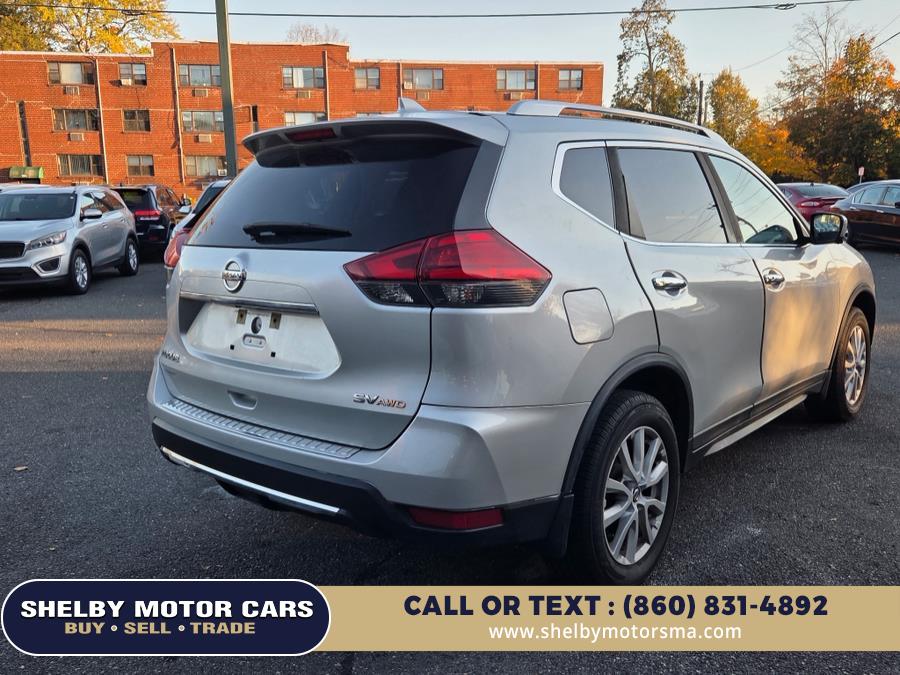 2017 Nissan Rogue SV photo 2