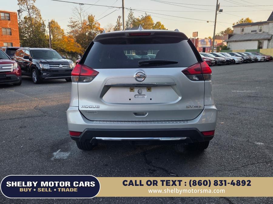 2017 Nissan Rogue SV photo 3