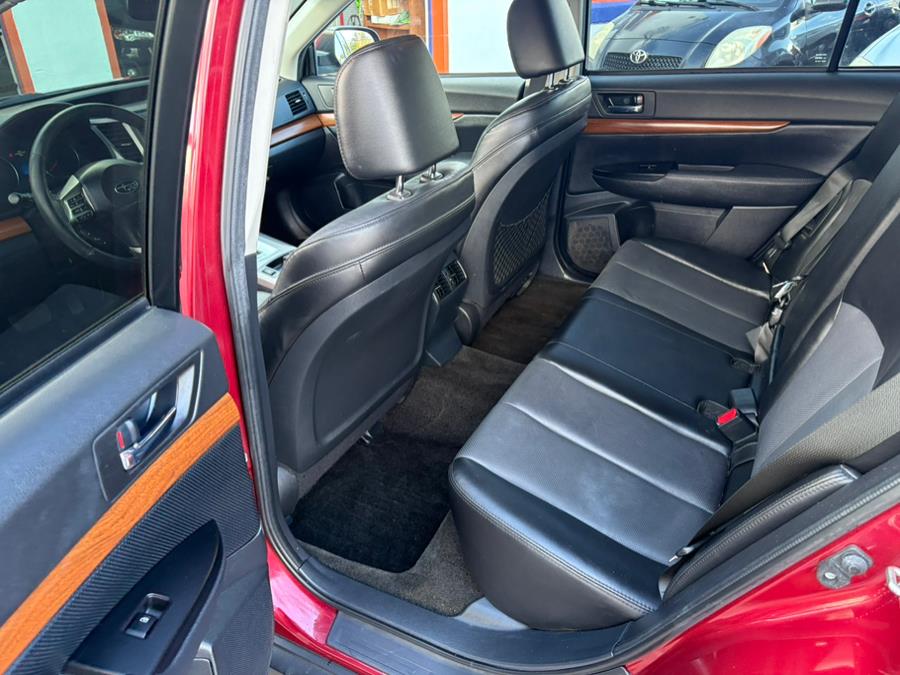 2014 Subaru Outback 4dr Wgn H4 Auto 2.5i Limited, available for sale in East Windsor, Connecticut | CT Car Co LLC. East Windsor, Connecticut 2014 Subaru Outback 4dr Wgn H4 Auto 2.5i Limited, available for sale in East Windsor, Connecticut | CT Car Co LLC. East Windsor, Connecticut