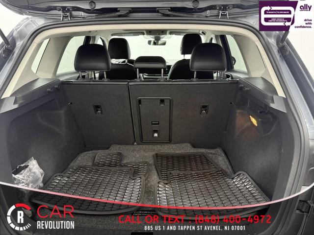 2022 Volkswagen Taos SEL photo 3