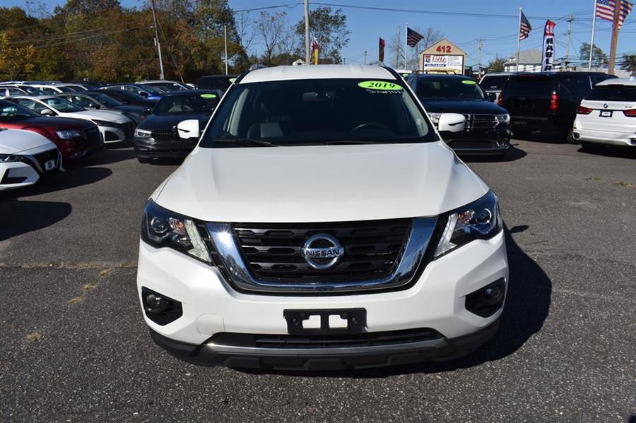 2019 Nissan Pathfinder S photo 2