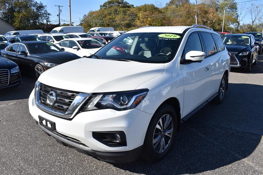2019 Nissan Pathfinder S photo 3