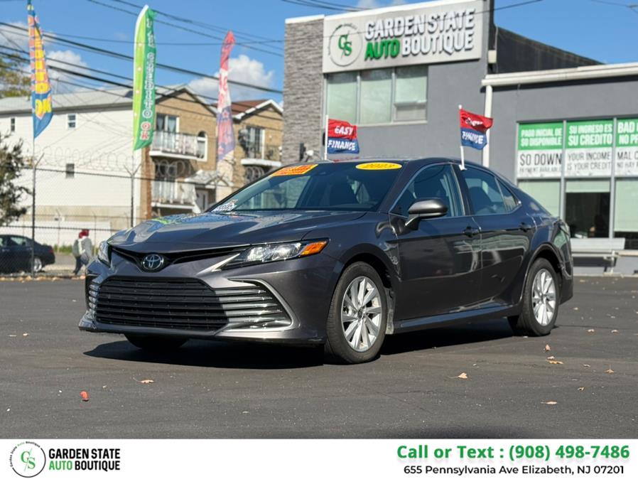 2023 Toyota Camry LE's photo