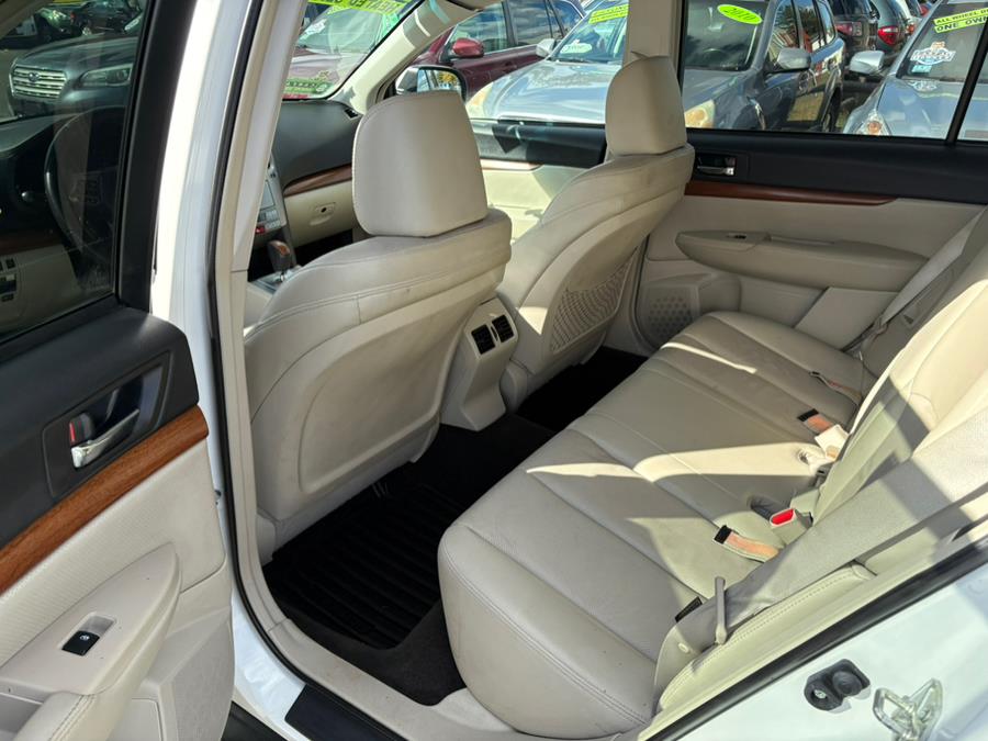 2013 Subaru Outback 4dr Wgn H4 Auto 2.5i Limited, available for sale in East Windsor, Connecticut | CT Car Co LLC. East Windsor, Connecticut 2013 Subaru Outback 4dr Wgn H4 Auto 2.5i Limited, available for sale in East Windsor, Connecticut | CT Car Co LLC. East Windsor, Connecticut