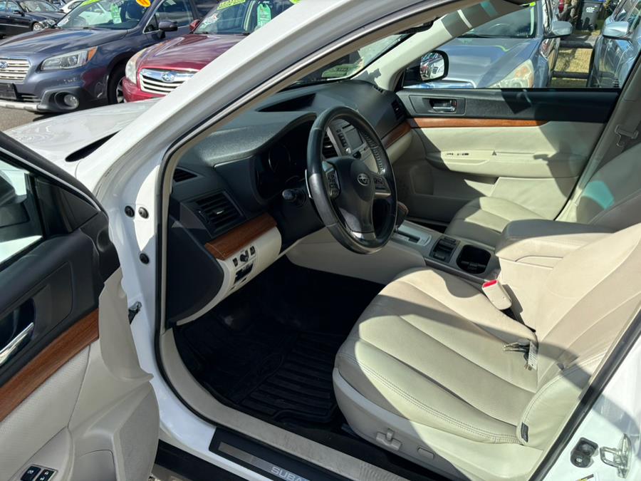 2013 Subaru Outback 4dr Wgn H4 Auto 2.5i Limited, available for sale in East Windsor, Connecticut | CT Car Co LLC. East Windsor, Connecticut 2013 Subaru Outback 4dr Wgn H4 Auto 2.5i Limited, available for sale in East Windsor, Connecticut | CT Car Co LLC. East Windsor, Connecticut