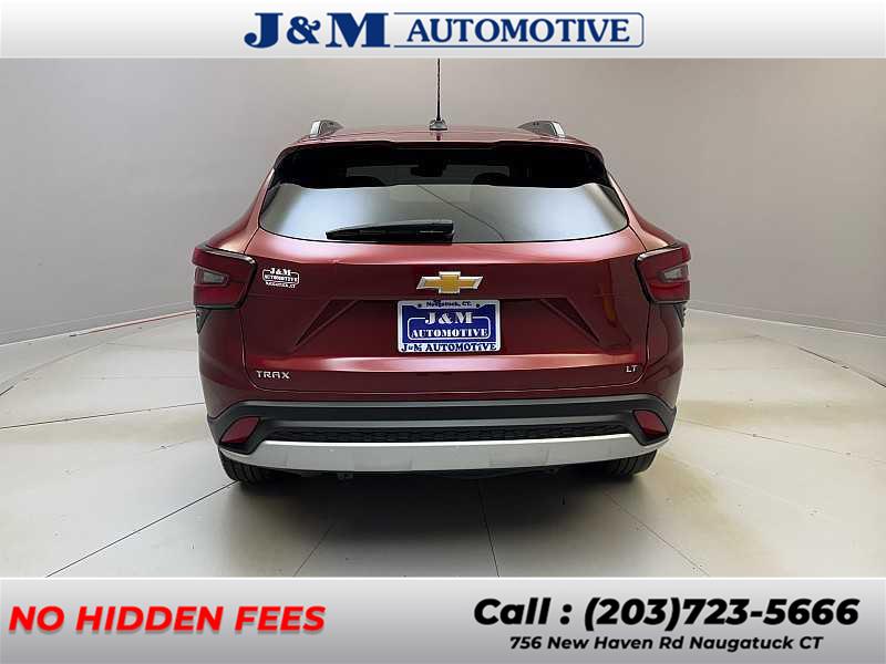 2024 Chevrolet Trax LT photo 4