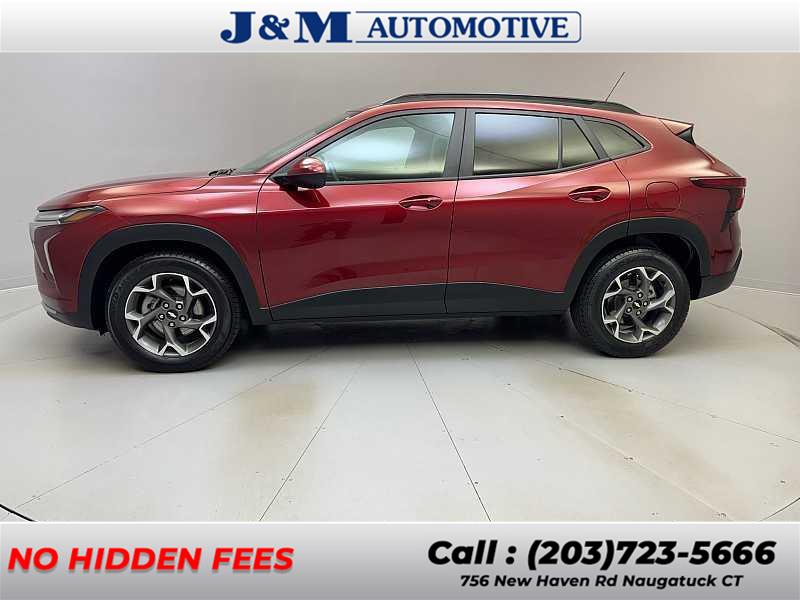 2024 Chevrolet Trax LT photo 2