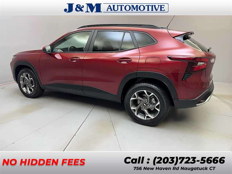 2024 Chevrolet Trax LT photo 3