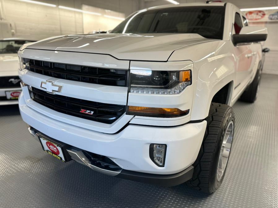 2018 Chevrolet Silverado 1500 photo 2