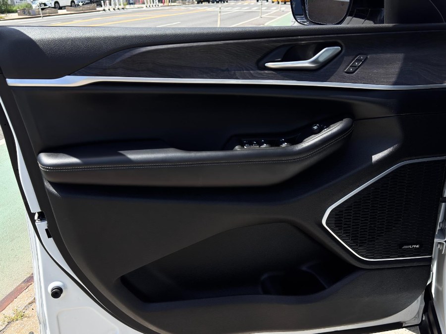 2021 Jeep Grand Cherokee L Limited 4x4, available for sale in Flushing, New York | Silverline Auto Group. Flushing, New York 2021 Jeep Grand Cherokee L Limited 4x4, available for sale in Flushing, New York | Silverline Auto Group. Flushing, New York