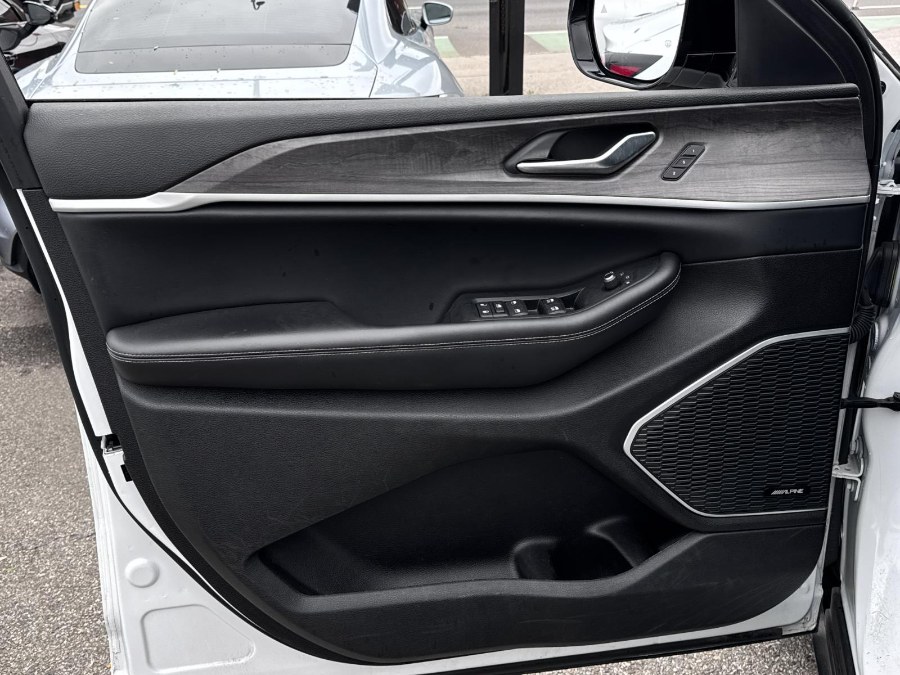 2023 Jeep Grand Cherokee 4xe 4x4, available for sale in Flushing, New York | Silverline Auto Group. Flushing, New York 2023 Jeep Grand Cherokee 4xe 4x4, available for sale in Flushing, New York | Silverline Auto Group. Flushing, New York