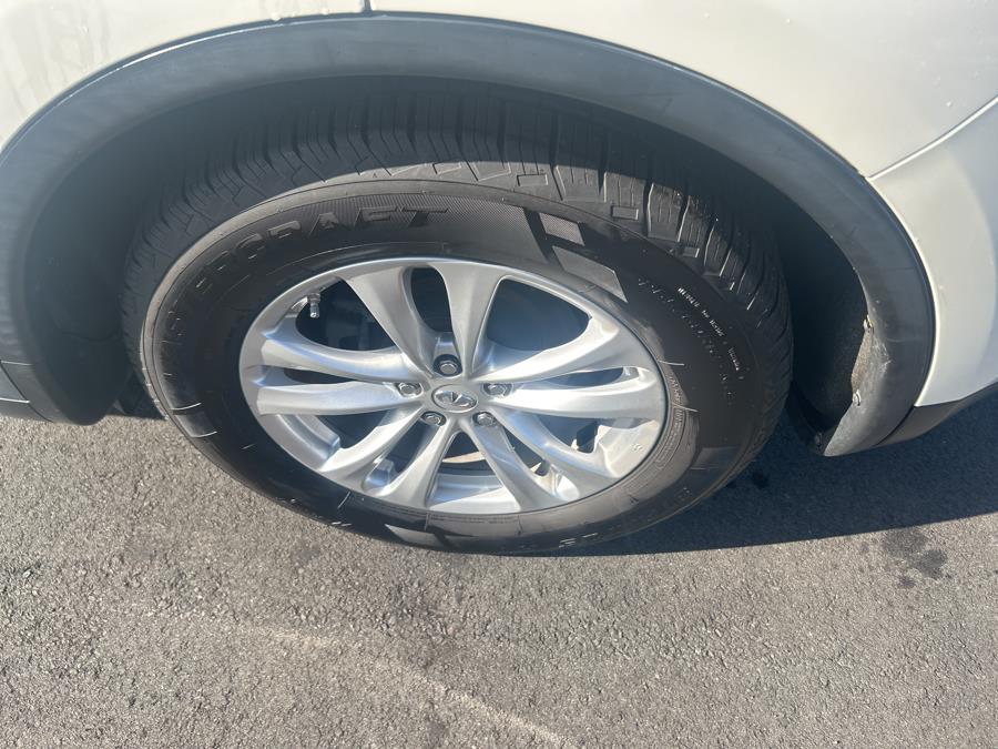 2017 Infiniti QX70 photo 4