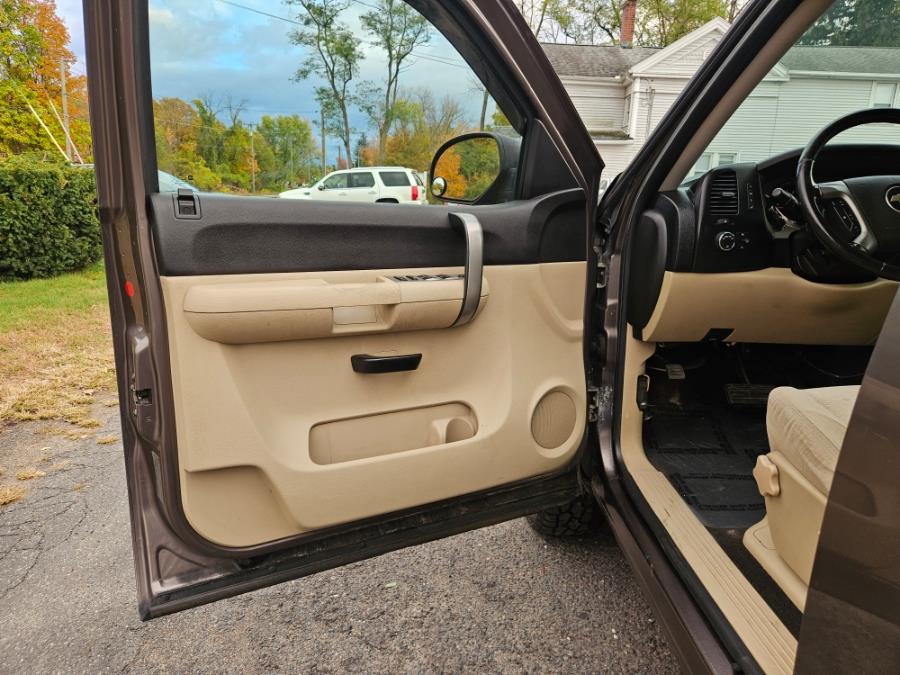 2007 Chevrolet Silverado 1500 LT1 4WD Crew Cab 5.3 V8, available for sale in East Windsor, Connecticut | Toro Auto. East Windsor, Connecticut 2007 Chevrolet Silverado 1500 LT1 4WD Crew Cab 5.3 V8, available for sale in East Windsor, Connecticut | Toro Auto. East Windsor, Connecticut