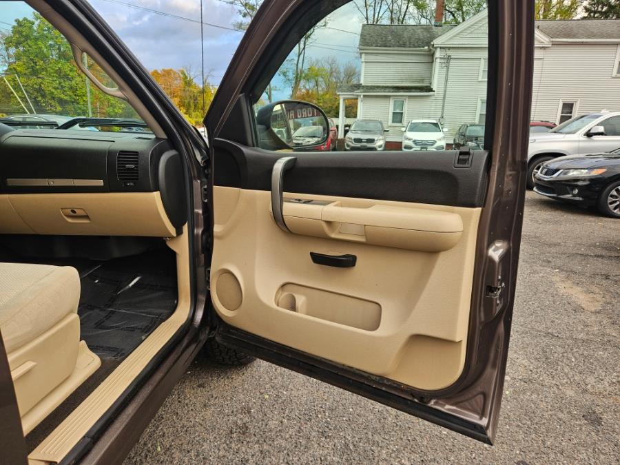2007 Chevrolet Silverado 1500 LT1 4WD Crew Cab 5.3 V8, available for sale in East Windsor, Connecticut | Toro Auto. East Windsor, Connecticut 2007 Chevrolet Silverado 1500 LT1 4WD Crew Cab 5.3 V8, available for sale in East Windsor, Connecticut | Toro Auto. East Windsor, Connecticut