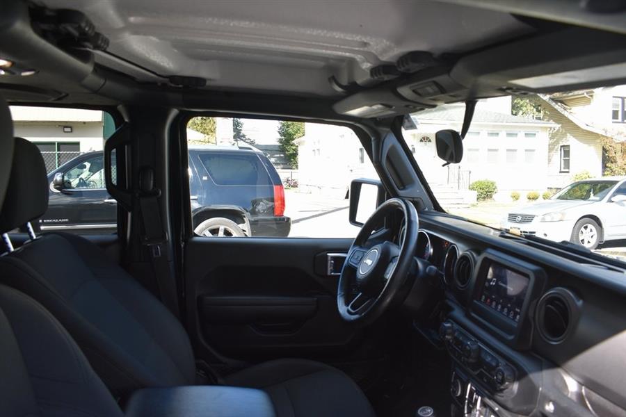 2022 Jeep Gladiator Sport, available for sale in Valley Stream, New York | Certified Performance Motors. Valley Stream, New York 2022 Jeep Gladiator Sport, available for sale in Valley Stream, New York | Certified Performance Motors. Valley Stream, New York