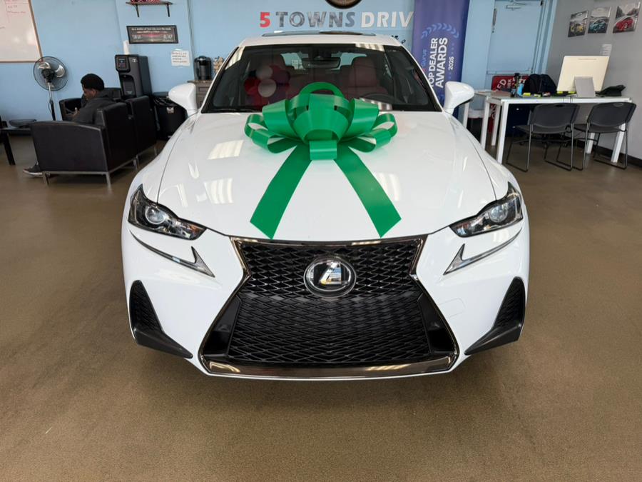 2019 Lexus IS 300 F SPORT photo 4