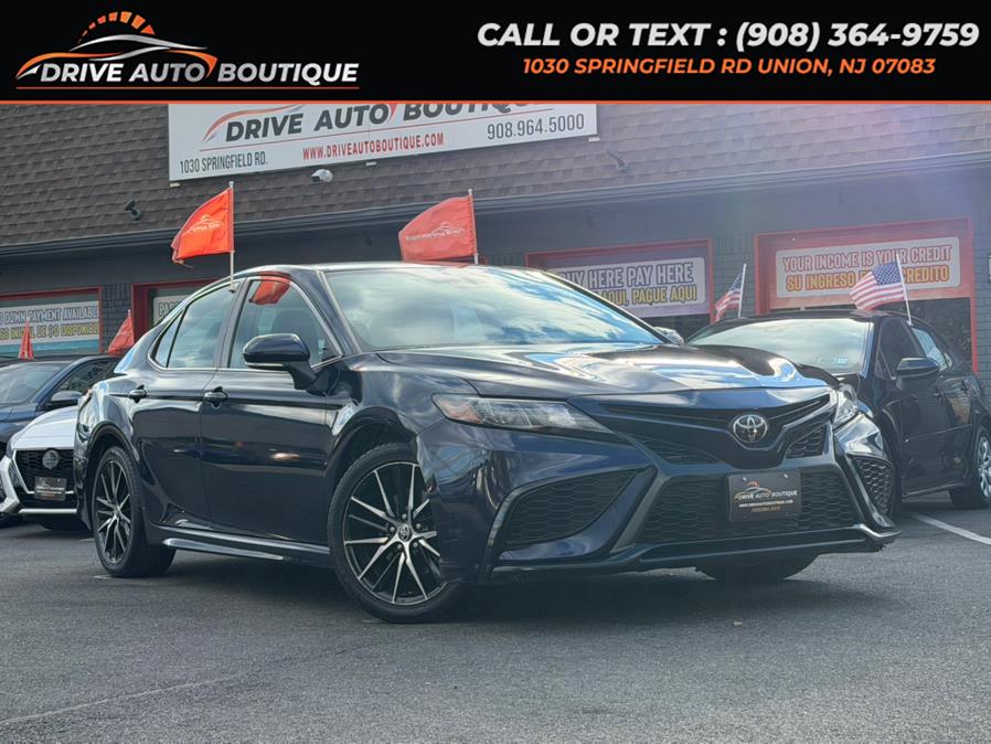 2022 Toyota Camry SE's photo