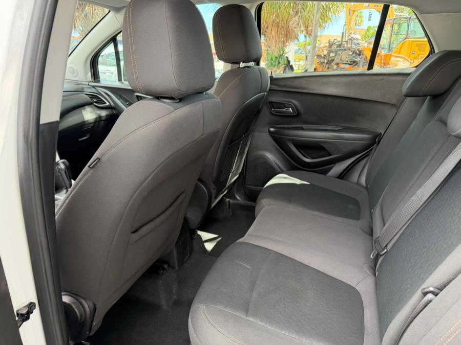 2017 Chevrolet Trax FWD 4dr LS, available for sale in Hialeah, Florida | The Palm Motors LLC. Hialeah, Florida 2017 Chevrolet Trax FWD 4dr LS, available for sale in Hialeah, Florida | The Palm Motors LLC. Hialeah, Florida