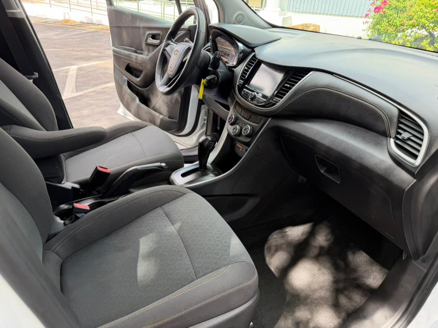 2017 Chevrolet Trax FWD 4dr LS, available for sale in Hialeah, Florida | The Palm Motors LLC. Hialeah, Florida 2017 Chevrolet Trax FWD 4dr LS, available for sale in Hialeah, Florida | The Palm Motors LLC. Hialeah, Florida