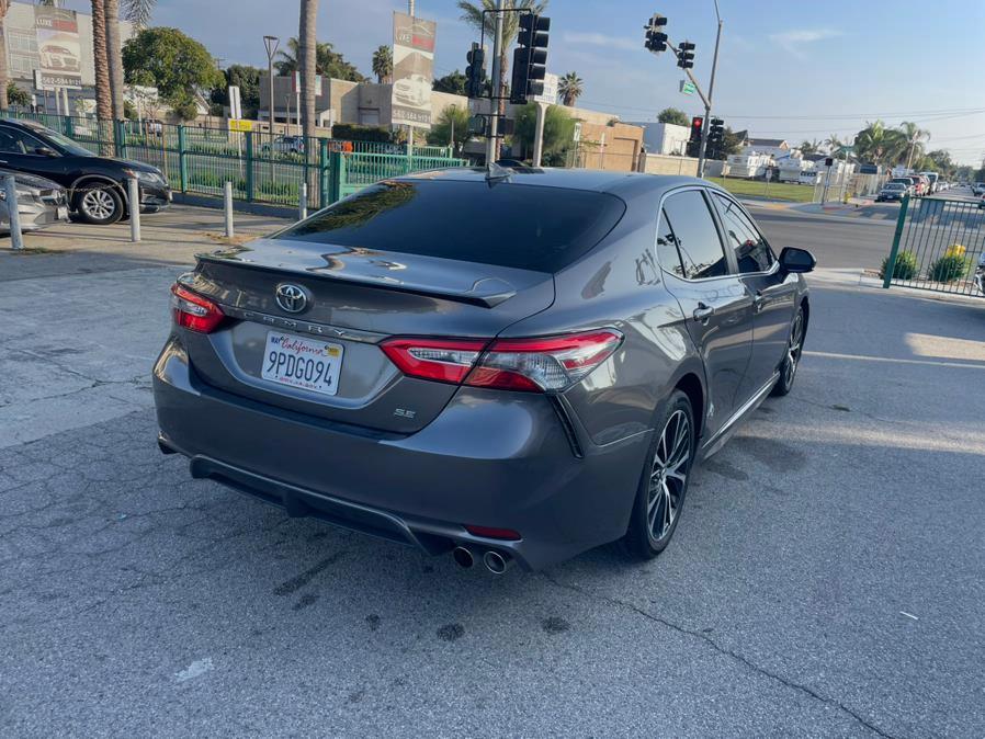 2019 Toyota Camry SE photo 4