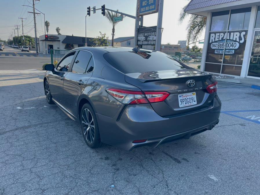 2019 Toyota Camry SE photo 3