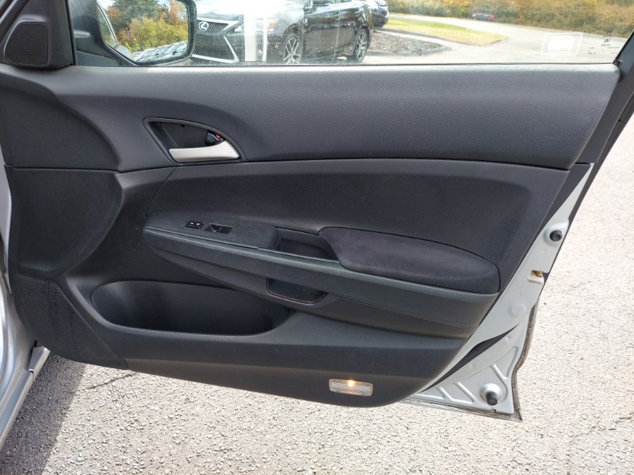 2010 Honda Accord Sdn 4dr I4 Auto LX, available for sale in East Windsor, Connecticut | United Auto Sales of E Windsor, Inc. East Windsor, Connecticut 2010 Honda Accord Sdn 4dr I4 Auto LX, available for sale in East Windsor, Connecticut | United Auto Sales of E Windsor, Inc. East Windsor, Connecticut