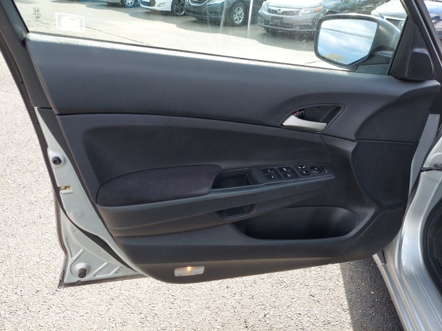 2010 Honda Accord Sdn 4dr I4 Auto LX, available for sale in East Windsor, Connecticut | United Auto Sales of E Windsor, Inc. East Windsor, Connecticut 2010 Honda Accord Sdn 4dr I4 Auto LX, available for sale in East Windsor, Connecticut | United Auto Sales of E Windsor, Inc. East Windsor, Connecticut