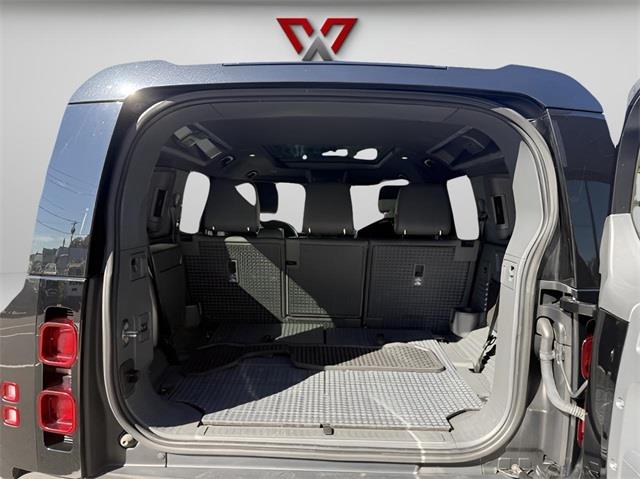 2022 Land Rover Defender 110 X-Dynamic SE photo 3