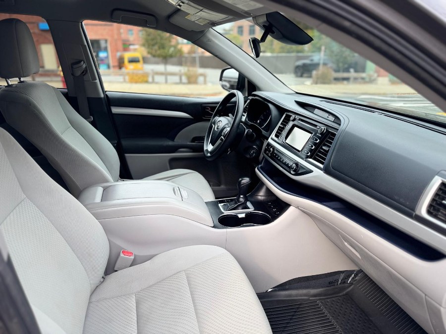2018 Toyota Highlander LE, available for sale in Peabody, Massachusetts | New Star Motors. Peabody, Massachusetts 2018 Toyota Highlander LE, available for sale in Peabody, Massachusetts | New Star Motors. Peabody, Massachusetts