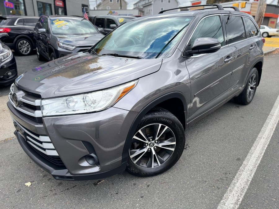 Used 2018 Toyota Highlander in Peabody, Massachusetts | New Star Motors. Peabody, Massachusetts