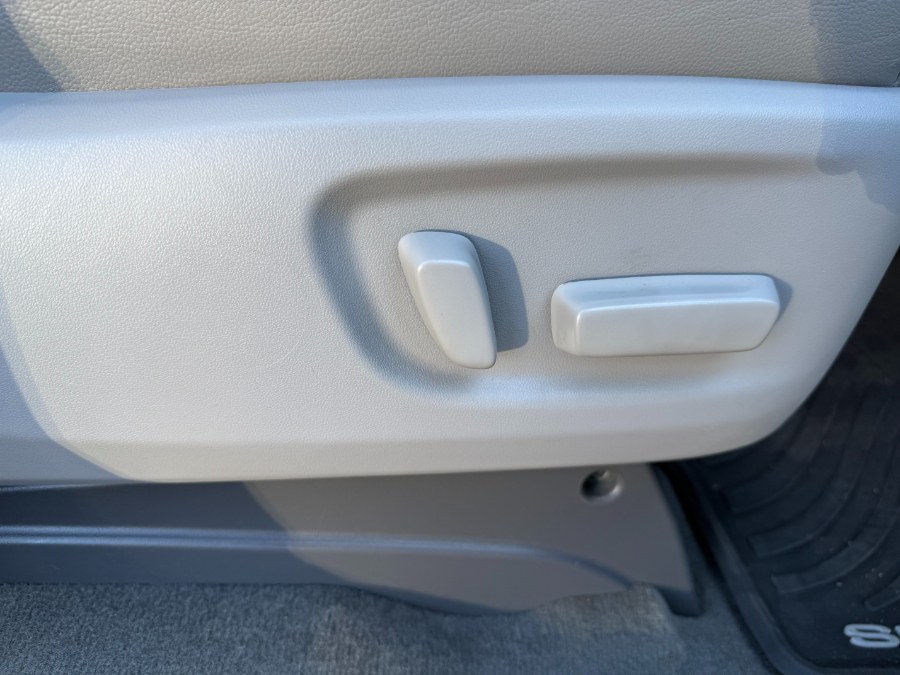 2016 Toyota Sienna 5dr 8-Pass Van XLE Premium FWD (Natl), available for sale in Bristol, Connecticut | Bristol Auto Center LLC. Bristol, Connecticut 2016 Toyota Sienna 5dr 8-Pass Van XLE Premium FWD (Natl), available for sale in Bristol, Connecticut | Bristol Auto Center LLC. Bristol, Connecticut