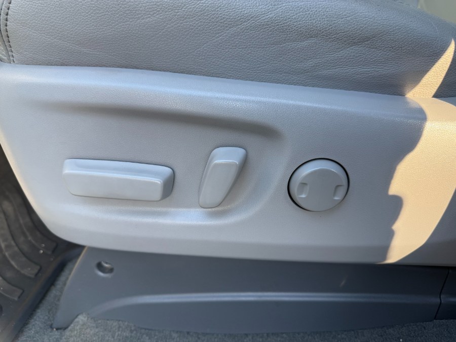 2016 Toyota Sienna 5dr 8-Pass Van XLE Premium FWD (Natl), available for sale in Bristol, Connecticut | Bristol Auto Center LLC. Bristol, Connecticut 2016 Toyota Sienna 5dr 8-Pass Van XLE Premium FWD (Natl), available for sale in Bristol, Connecticut | Bristol Auto Center LLC. Bristol, Connecticut