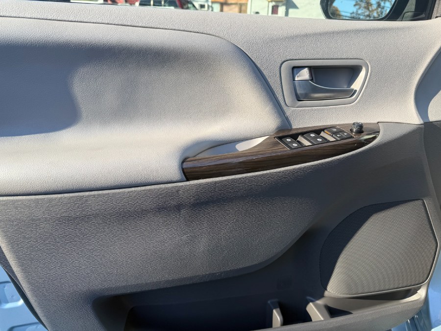 2016 Toyota Sienna 5dr 8-Pass Van XLE Premium FWD (Natl), available for sale in Bristol, Connecticut | Bristol Auto Center LLC. Bristol, Connecticut 2016 Toyota Sienna 5dr 8-Pass Van XLE Premium FWD (Natl), available for sale in Bristol, Connecticut | Bristol Auto Center LLC. Bristol, Connecticut