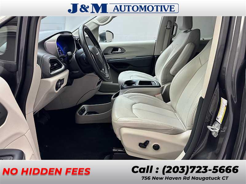 2021 Chrysler Pacifica Touring L, available for sale in Naugatuck, Connecticut | J&M Automotive Sls&Svc LLC. Naugatuck, Connecticut 2021 Chrysler Pacifica Touring L, available for sale in Naugatuck, Connecticut | J&M Automotive Sls&Svc LLC. Naugatuck, Connecticut