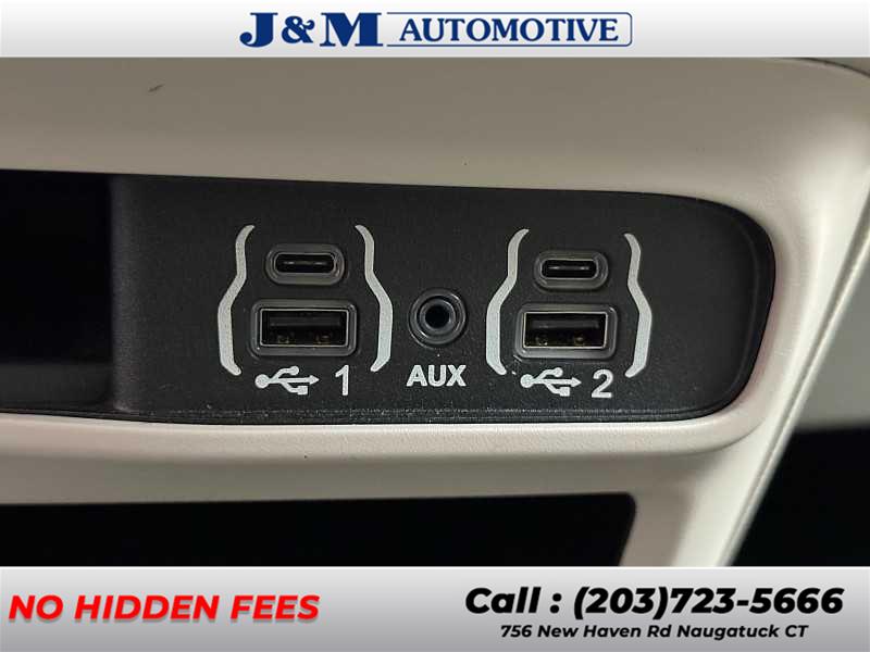 2021 Chrysler Pacifica Touring L, available for sale in Naugatuck, Connecticut | J&M Automotive Sls&Svc LLC. Naugatuck, Connecticut 2021 Chrysler Pacifica Touring L, available for sale in Naugatuck, Connecticut | J&M Automotive Sls&Svc LLC. Naugatuck, Connecticut