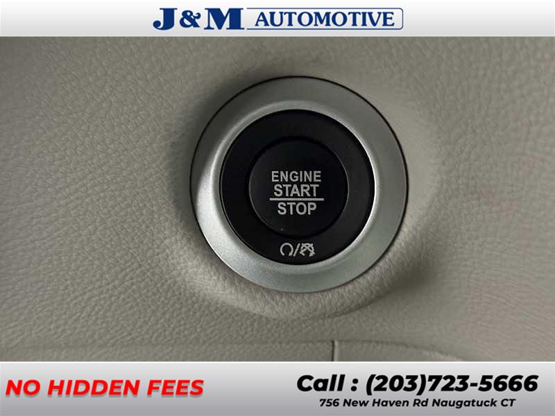 2021 Chrysler Pacifica Touring L, available for sale in Naugatuck, Connecticut | J&M Automotive Sls&Svc LLC. Naugatuck, Connecticut 2021 Chrysler Pacifica Touring L, available for sale in Naugatuck, Connecticut | J&M Automotive Sls&Svc LLC. Naugatuck, Connecticut