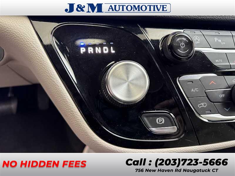 2021 Chrysler Pacifica Touring L, available for sale in Naugatuck, Connecticut | J&M Automotive Sls&Svc LLC. Naugatuck, Connecticut 2021 Chrysler Pacifica Touring L, available for sale in Naugatuck, Connecticut | J&M Automotive Sls&Svc LLC. Naugatuck, Connecticut
