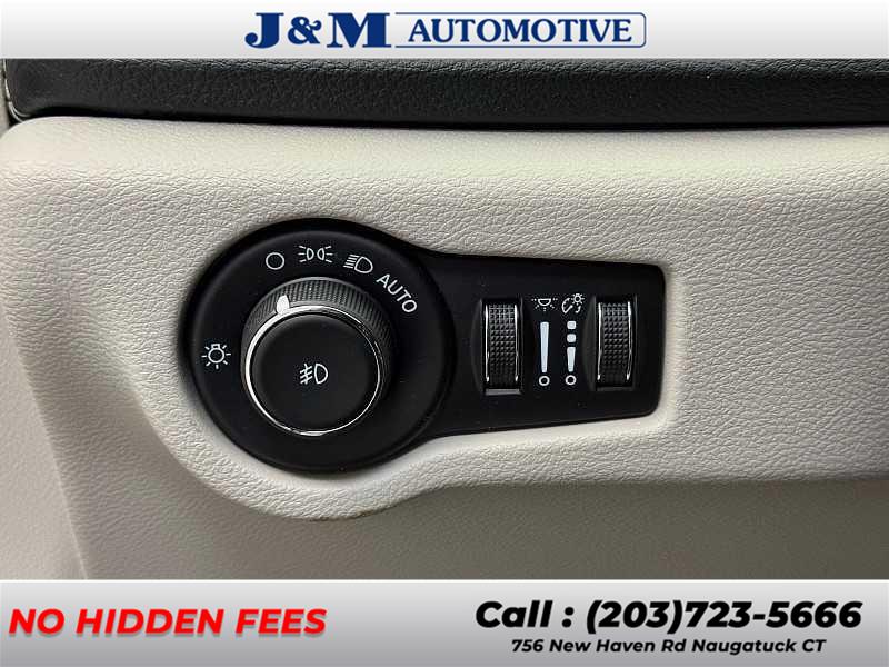 2021 Chrysler Pacifica Touring L, available for sale in Naugatuck, Connecticut | J&M Automotive Sls&Svc LLC. Naugatuck, Connecticut 2021 Chrysler Pacifica Touring L, available for sale in Naugatuck, Connecticut | J&M Automotive Sls&Svc LLC. Naugatuck, Connecticut