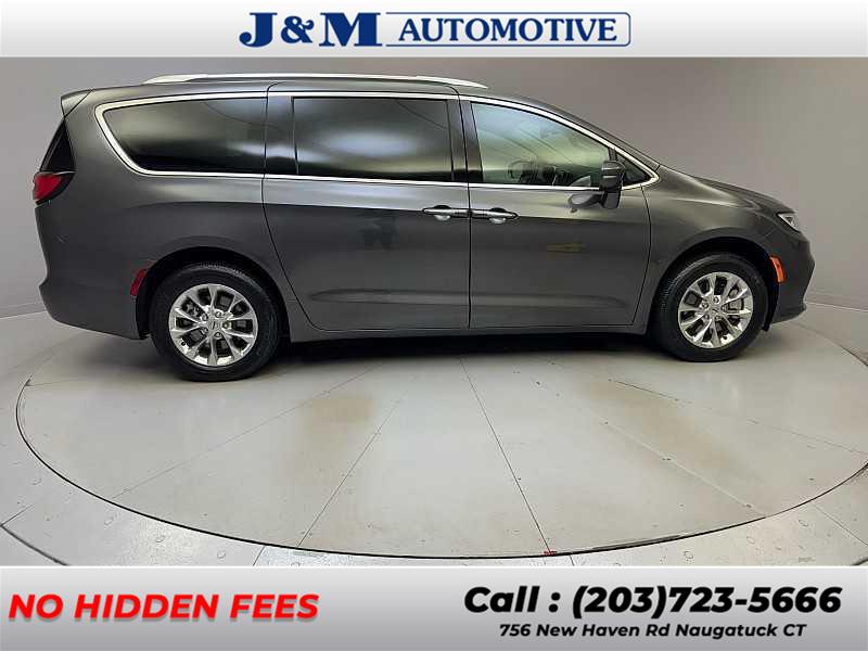 2021 Chrysler Pacifica Touring L, available for sale in Naugatuck, Connecticut | J&M Automotive Sls&Svc LLC. Naugatuck, Connecticut 2021 Chrysler Pacifica Touring L, available for sale in Naugatuck, Connecticut | J&M Automotive Sls&Svc LLC. Naugatuck, Connecticut